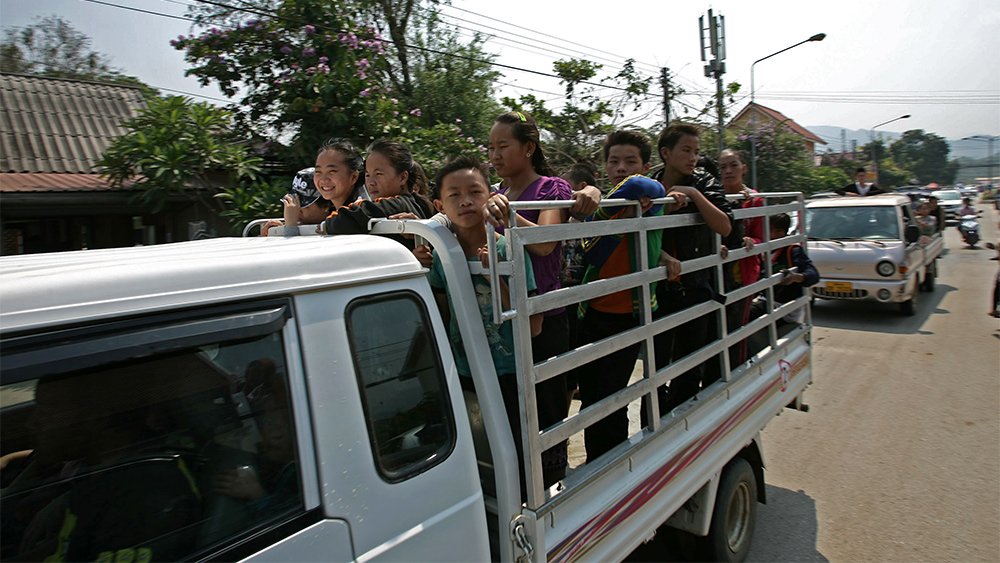 Giao thông kỳ lạ ở Lào